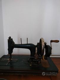 Macchina da cucire antica