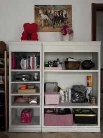 Mobili in legno bianco