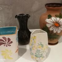 Vasi per fiori di vario genere 