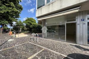NEGOZIO A FONTE