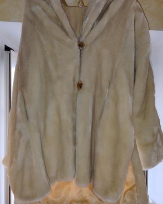 Cappotto elegante in pelliccia con cappuccio