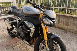 Triumph speed triple 1200rs
