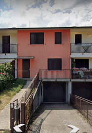 Villa a schiera con 2 ampi giardini