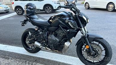 Moto Yamaha MT07 nera