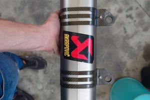 silenziatore akrapovic 2t 