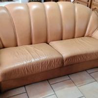 Divano in pelle più 2 poltrone