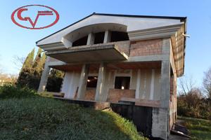 Villa di 300 m² con più di 5 locali a Montevarchi