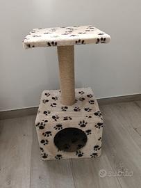 Tiragraffi con cuccia per gatto