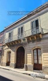 Palazzo storico con cortile Fiumefreddo di Sicilia