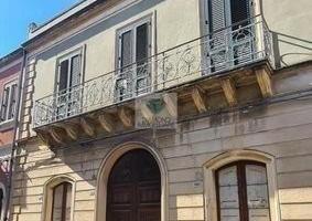 Palazzo storico con cortile Fiumefreddo di Sicilia