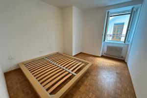 GRANDE BILOCALE in CASA 3 UNITÀ CON CANTINA