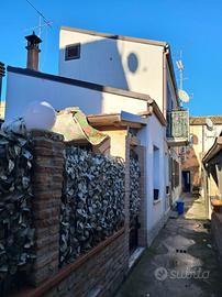 3 LOCALI A COMACCHIO