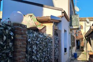 3 LOCALI A COMACCHIO