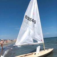 Barca a vela Laser