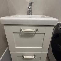 Lavandino e cassettiera