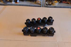 F Tastiera servizi e frecce di emergenza multipla 