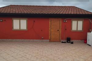 Palazzetto indipendente con terreno a Viagrande