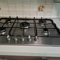 Cucina con lavastoviglie