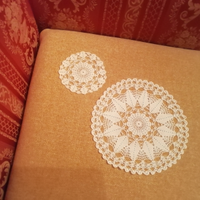 Due centrini lavorati a mano