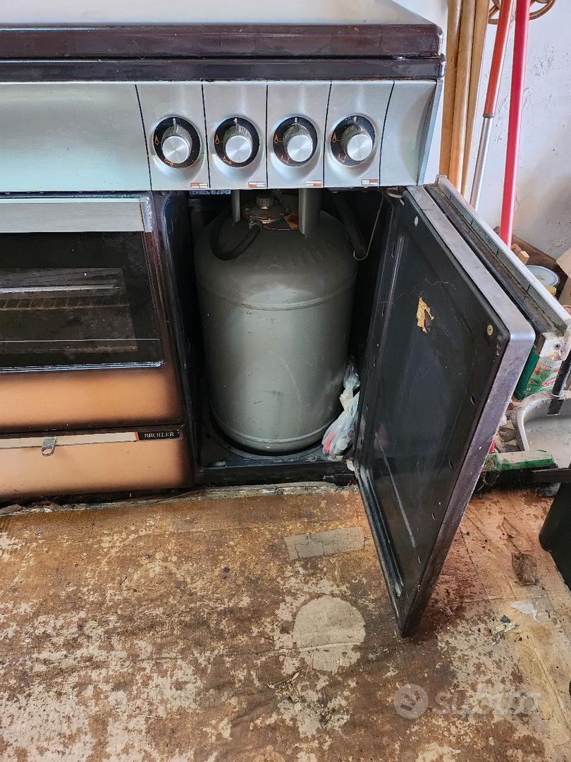 Cucina Gas 4 Fuochi + Forno (MARENO) - Arredamento e Casalinghi In vendita  a Lecce