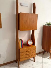 Libreria in stile scandinavo in teak