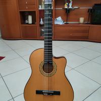 chitarra classica amplificata