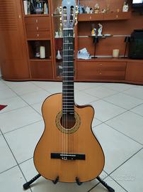 chitarra classica amplificata