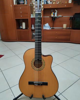 chitarra classica amplificata