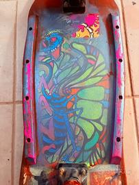 Skateboard con disegni fatti a mano del 1980