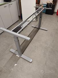 Scrivania regolabile in altezza