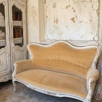 divanetto e poltroncina shabby.
