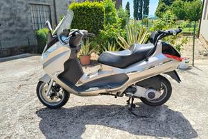 Piaggio x8 200 