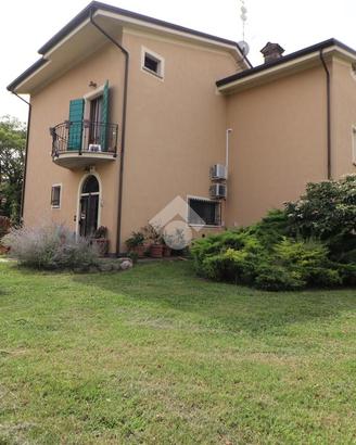 CASA INDIPENDENTE A RODIGO