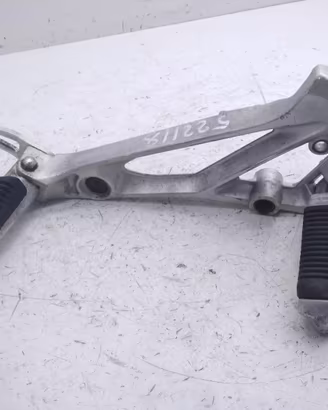 SUZUKI GSX E F-H 550 STAFFA SUPPORTO DESTRA E PEDA