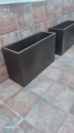 2 vasi in resina