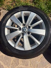 Cerchi in lega con gomme