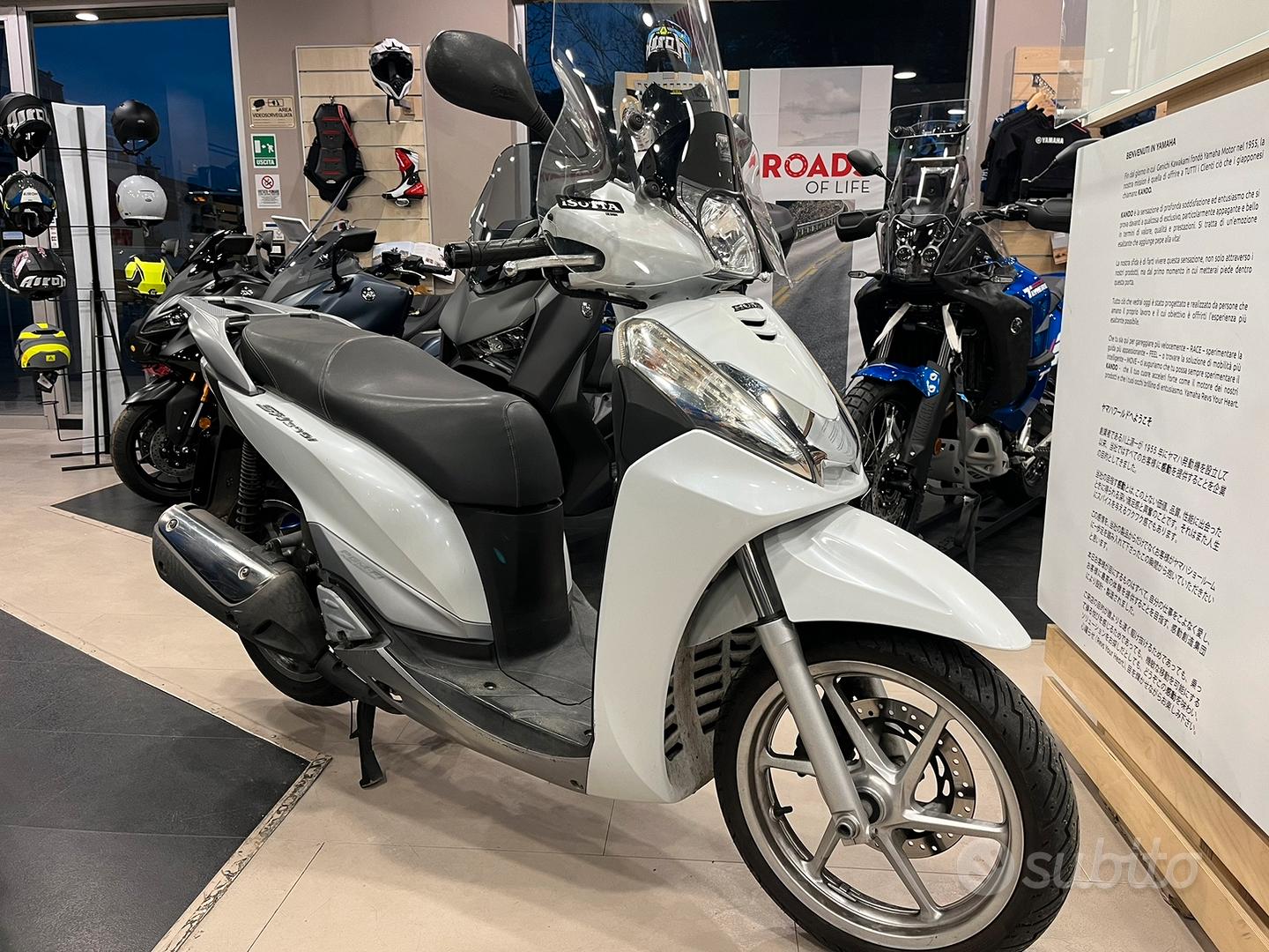 Subito - TRENDY MOTO SRL - Honda SH 300 - 2014 - km 18358 - Moto e Scooter  In vendita a Cosenza