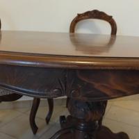 Tavolo in legno con 2 poltrone imbottite