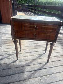 Due comodini in legno