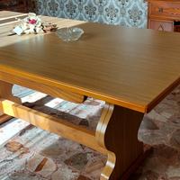 Tavolo da sala da pranzo allungabile e con sedie