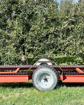 Rimorchio raccolta frutta per bins e casse