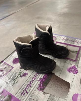 Stivaletto invernale imbottito e waterproof. Nr 26