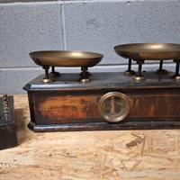 antica bilancia in legno 