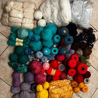 Stock gomitoli per maglia e ricamo