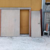 Portone basculante con porta 