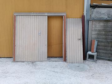 Portone basculante con porta 