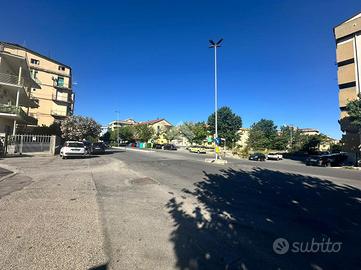 4 LOCALI A CROTONE