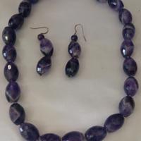 Completo di belissima collana con orecchini 