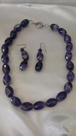 Completo di belissima collana con orecchini 