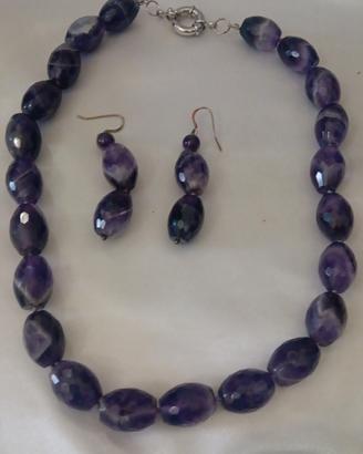 Completo di belissima collana con orecchini 